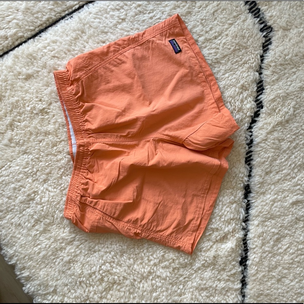 Patagonia Baggies Orange Size M 5in inseam